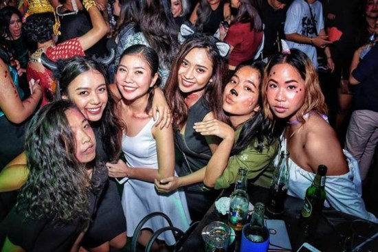 Thái Lan: Du học sinh được cha mẹ cho đi trốn dịch ở khu nghỉ dưỡng hạng sang nhưng lại tụ tập tiệc tùng với bạn bè rồi bị nhiễm Covid-19
