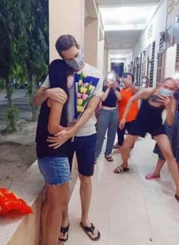 Ai nói đi cách ly khổ? Võ Hoàng Yến sáng dạy catwalk, tối đi hóng hớt người ta tỏ tình mà hào hứng đến mức này cơ mà!-2