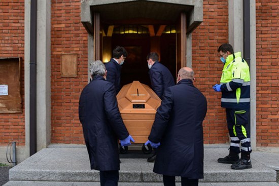 Italy tăng kỷ lục 919 người tử vong vì Covid-19 trong ngày 27/3, tổng số ca nhiễm đã vượt qua Trung Quốc và đứng thứ nhì thế giới