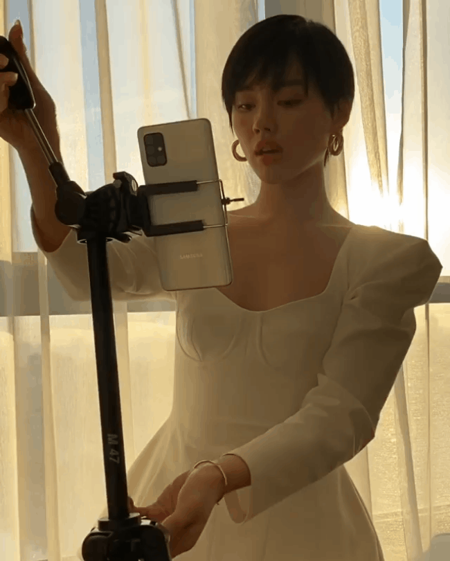 Học sao Việt cách lên đồ đơn giản cho đến kỹ nghệ tạo dáng đỉnh cao, để có những bức ảnh đẹp - xịn - mịn khi ở nhà tránh dịch-2