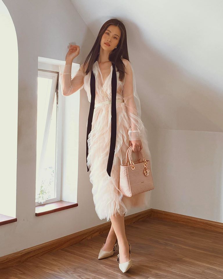 Học sao Việt cách lên đồ đơn giản cho đến kỹ nghệ tạo dáng đỉnh cao, để có những bức ảnh đẹp - xịn - mịn khi ở nhà tránh dịch-8