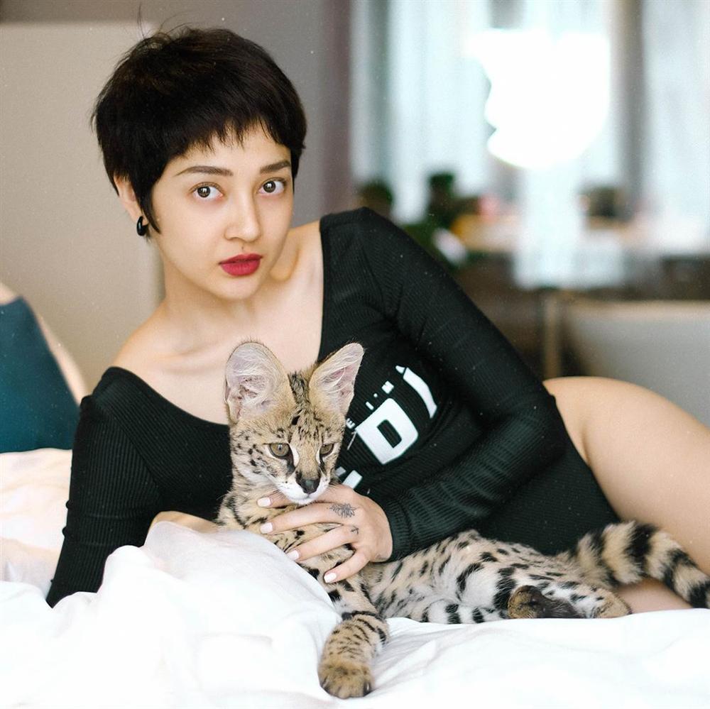 Học sao Việt cách lên đồ đơn giản cho đến kỹ nghệ tạo dáng đỉnh cao, để có những bức ảnh đẹp - xịn - mịn khi ở nhà tránh dịch-13