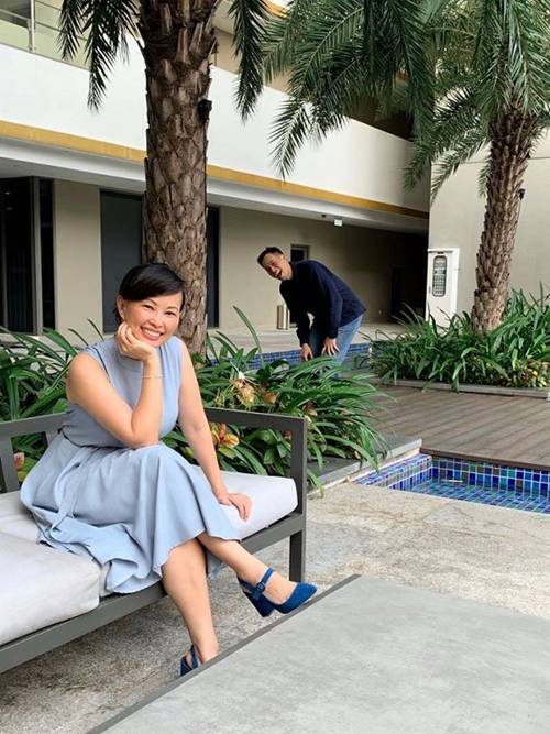 Diện toàn đồ tối giản mà Shark Linh vẫn có thể giấu khéo vóc dáng hậu sinh nở-3