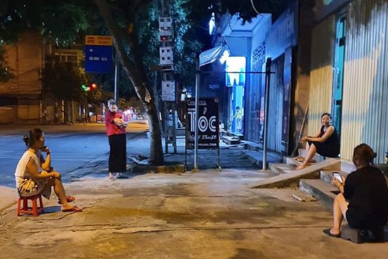 Bất chấp dịch bệnh, 4 bà hàng xóm lập 