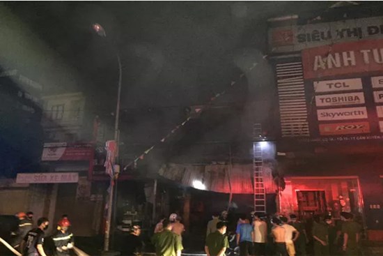 Cháy cửa hàng kinh doanh thiết bị ô tô, hai ông cháu tử vong
