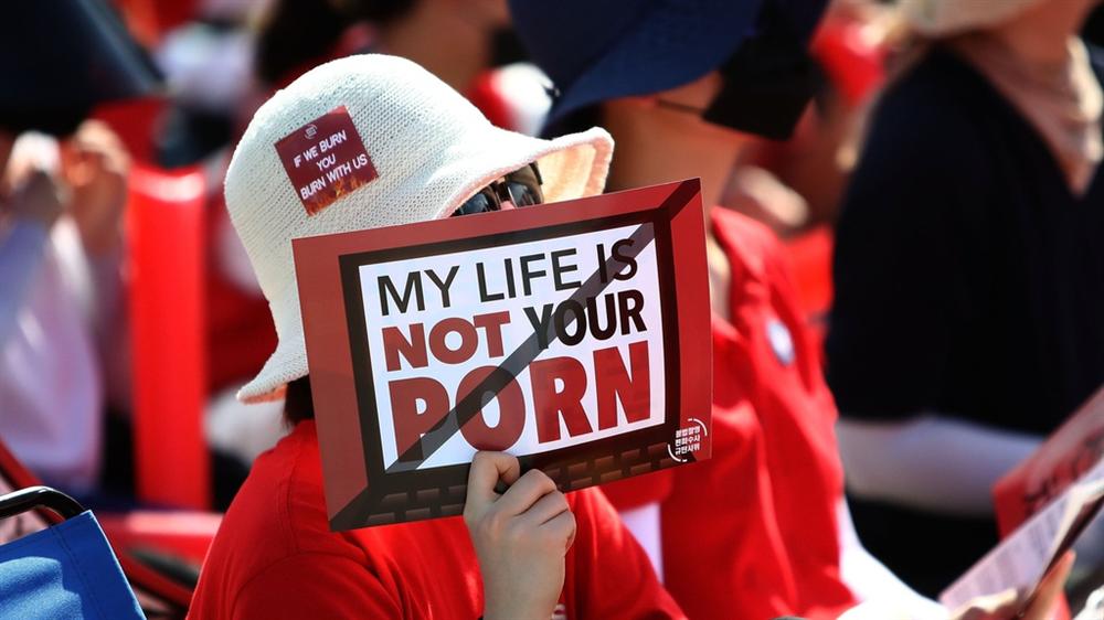 Các phòng chat tình dục ở showbiz bị phanh phui thế nào?-4