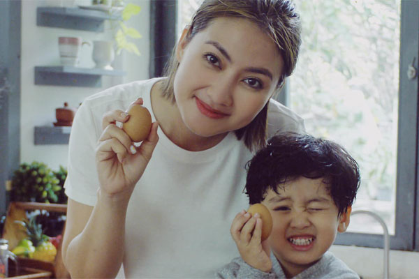 Showbiz Việt chuyển mình thời Covid-19: Tuấn Hưng diễn online, khán giả chuyển khoản, Sam - Ngô Kiến Huy làm họp báo qua livestream-5