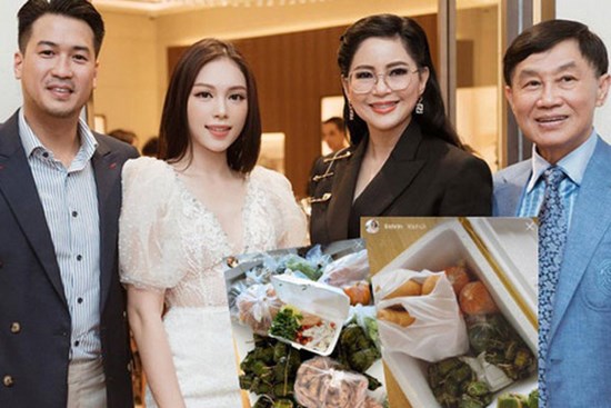 Tâm lý như bố tỷ phú của Phillip Nguyễn: Gửi cả tá đồ ăn, bánh trái đến hải sản cho con trai và bạn gái ở nhà tránh dịch