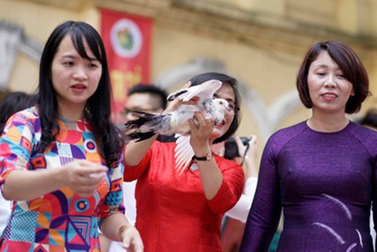 Sở GD&ĐT Hà Nội yêu cầu các thầy cô KHÔNG tung tin thất thiệt về COVID-19 trong nhóm kín