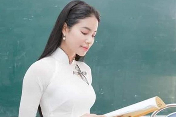 Ở nhà tránh dịch vẫn sống ảo hết mình như Phạm Hương ở Mỹ: Lên đồ sang chảnh, vào gara ô tô catwalk vài vòng như diễn show-3