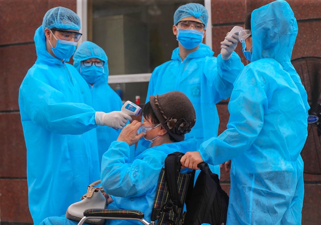 Cách ly toàn bộ người từng đến căng tin bệnh viện Bạch Mai từ 10/3-1