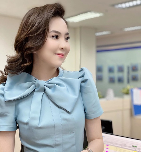 MC Mai Ngọc bị chỉ trích vì biểu cảm tươi cười khi báo tin cố nhạc sĩ Phong Nhã qua đời trên sóng truyền hình và sự tranh cãi của dân mạng-4