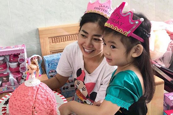 Bật khóc trước status cuối cùng Mai Phương dành cho con gái: Tình yêu của mẹ sẽ theo con đến suốt cuộc đời!