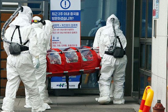 Y tá Mỹ bật trò chuyện video để con gái nói lời từ biệt với mẹ trong giây phút sắp qua đời vì Covid-19