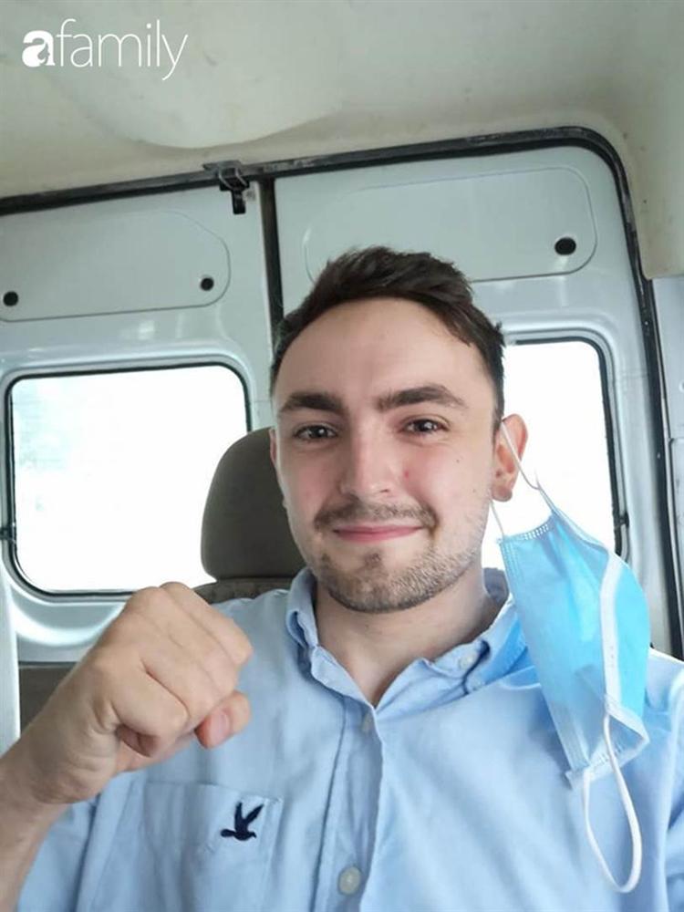 Chàng trai người Anh viết nhật ký cách ly khiến bạn bè quốc tế cám ơn Việt Nam” đã âm tính hoàn toàn với Covid-19, tiết lộ hình ảnh sau khi rời trại và chuỗi ngày bất ngờ nổi tiếng-5