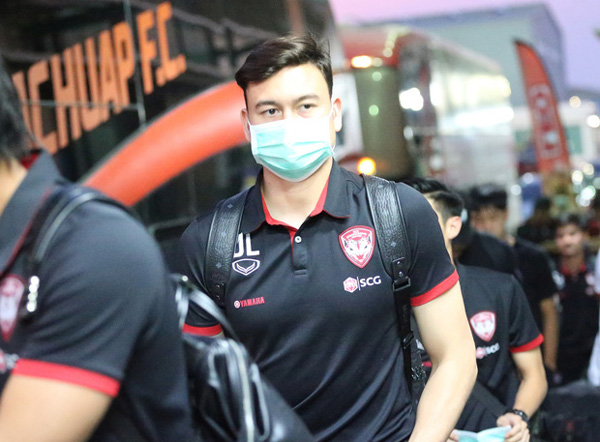 Văn Lâm tập luyện không ngơi nghỉ, CLB Thái Lan tiết lộ lý do thật sự khiến anh mất suất bắt chính-1