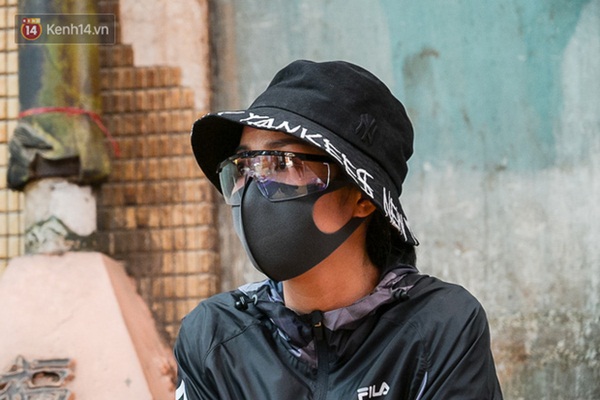 Ốc Thanh Vân nghẹn ngào tại tang lễ nghệ sĩ Mai Phương: Mới hôm trước còn phải ngồi gục suốt, giờ em ấy đã được ngủ rồi”-2