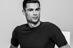 Ronaldo: Chỉ cần khoe sương sương body đẹp như tượng tạc thôi mà đã thu về tới hơn 8 triệu lượt thả tim-3