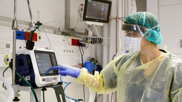 Dịch Covid-19: Giới nhà giàu ở Nga sẵn sàng chi số tiền khổng lồ, tranh nhau mua máy trợ thở để phòng thân-3