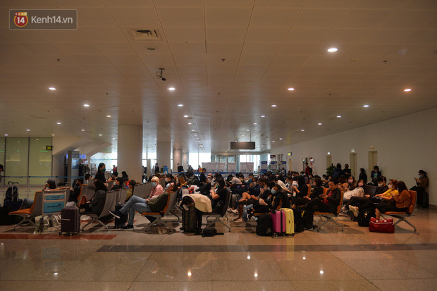 Lá thư đẫm nước mắt của người mẹ quyết không cho con đang du học về Việt Nam dù đã mua vé máy bay-1