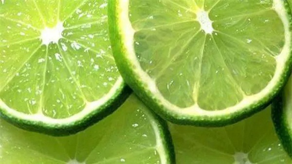 Cho cục xà bông vào chiếc tất cũ rồi thả vào bồn cầu, thấy kết quả chị em chỉ hận sao mình không biết sớm hơn-8