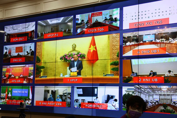 Hà Nội cách ly, phun khử độc toà nhà trên đường Hoàng Đạo Thuý, nơi có ca nghi nhiễm Covid-19-5