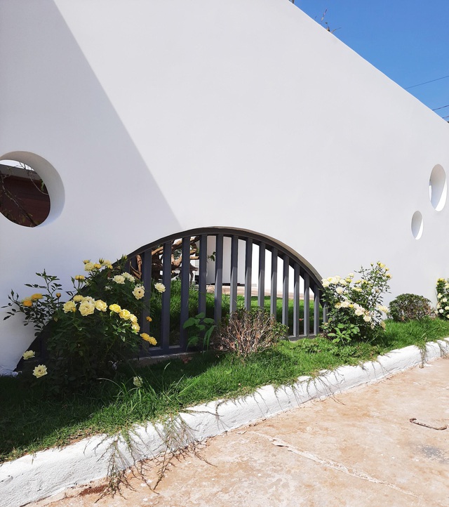 Khó rời mắt với ngôi nhà hình khối độc lạ của cặp vợ chồng ở Đắk Lắk-4