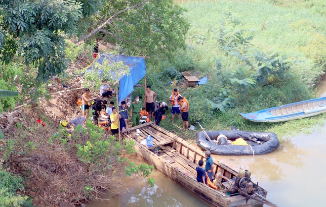 Người mẹ nhảy cầu tự tử trước mặt 2 con gái-1