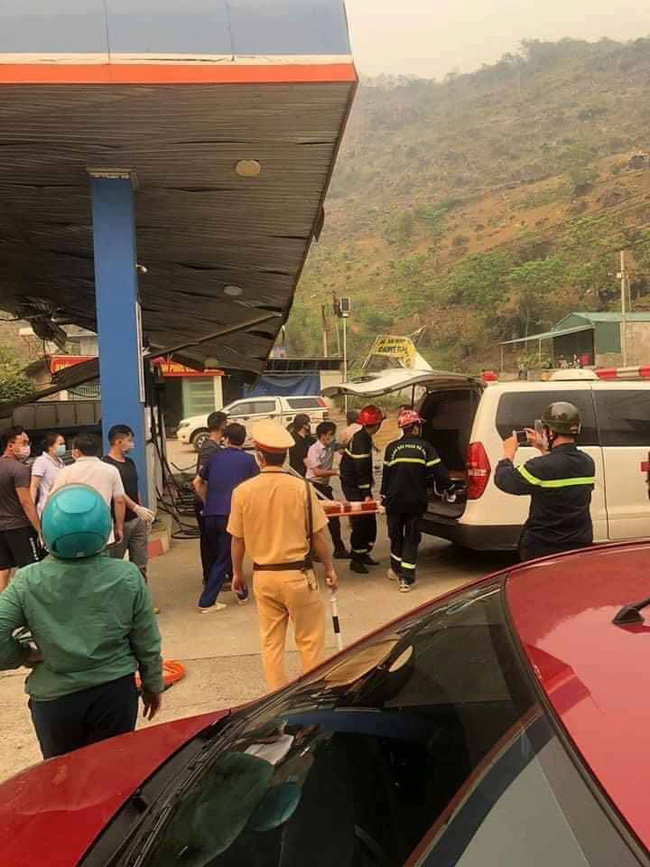 Lai Châu: Xe tải lao vào cây xăng làm 1 người tử vong, 5 người bị thương-1