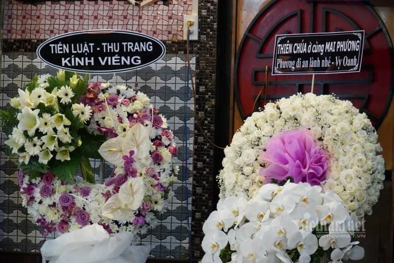 Ông ngoại bế con gái Mai Phương nhìn mặt mẹ trong tang lễ-9