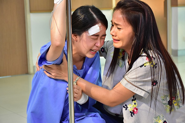 Về ra mắt mẹ chồng tương lai hỏi thẳng: Lừa được cục vàng nhà này, chắc cô tốn công lắm nhỉ, tôi cười tiết lộ bí mật khiến bà đứng không vững-2