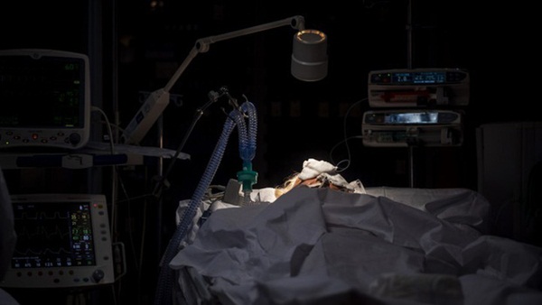 Liều mạng cứu người nhưng cũng khát khao bảo vệ gia đình mình, nhiều bác sĩ Mỹ viết di chúc trước khi chiến đấu với giặc Covid-19-4