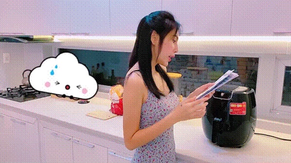 Người ta đập hộp giày hiệu, túi hiệu,&nbsp;nhà Thuỷ Tiên mỗi lần đập hộp toàn máy chế biến đồ ăn, thức uống-6