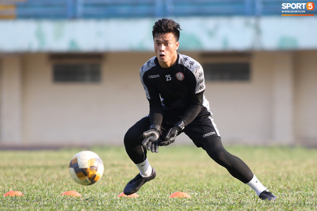 Cho đi là nhận lại, thủ môn Bùi Tiến Dũng có sẵn sàng tiên phong cho điều cực hiếm tại V.League?-1