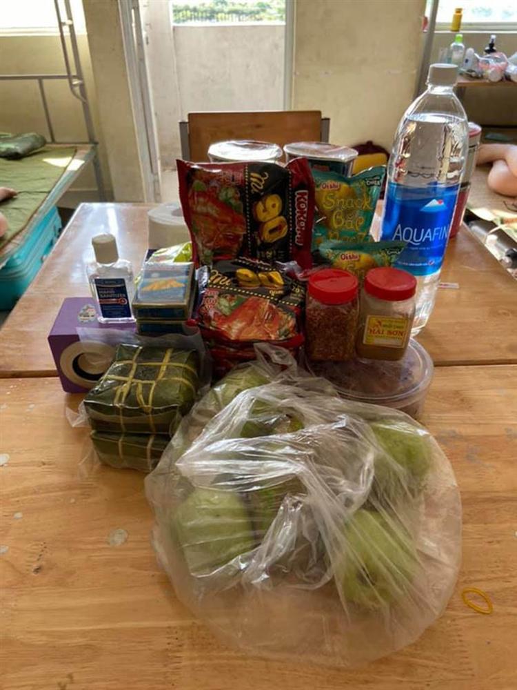 Dọn dẹp khu cách ly KTX sạch sẽ đâu ra đấy, nữ du học sinh được thả tim rần rần vì thái độ sống siêu dễ thương-7