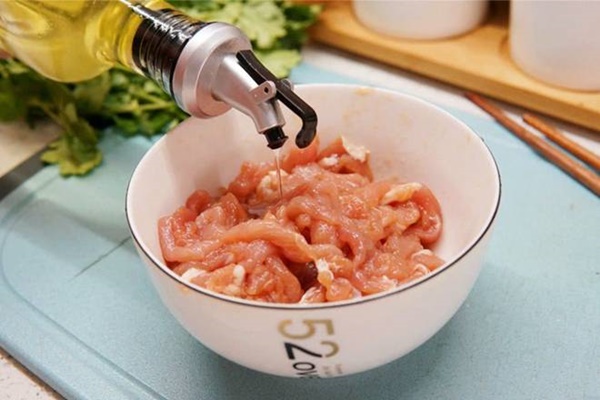 Thịt xào ở quán ăn rất mềm còn làm ở nhà lại dai cứng, đầu bếp mách mẹo-4