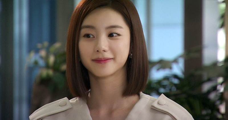 Hí hửng cùng chồng đi trăng mật, nửa đêm tôi bủn rủn thấy lưng anh có vết lạ-1