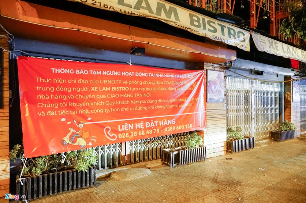 Bất chấp lệnh cấm, nhiều quán nhậu ở TP.HCM vẫn đông khách-10