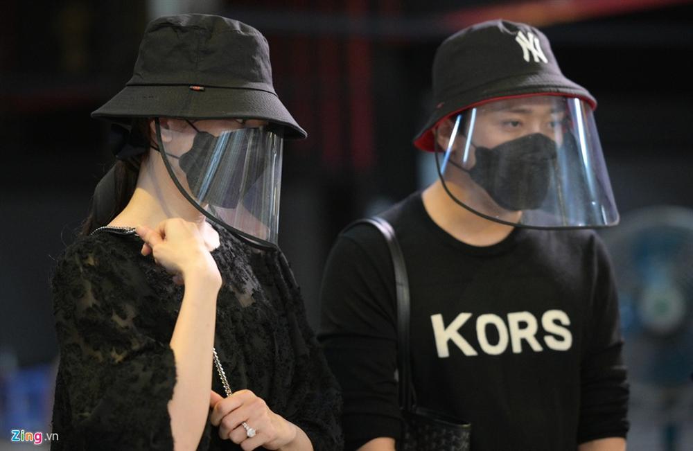 Trấn Thành, Hari Won viếng Mai Phương lúc khuya-1