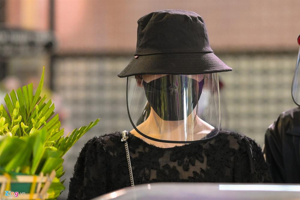 Trấn Thành, Hari Won viếng Mai Phương lúc khuya-2