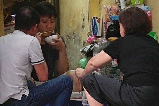 Bữa sáng 'đặc biệt' của người Hà Nội sau lệnh cấm tụ tập đông người
