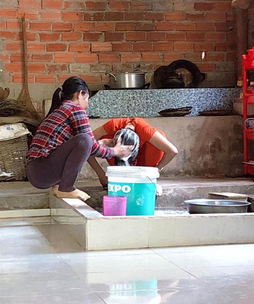 Mẹ chồng nhà người ta: Nhận làm shipper giao hàng, tự tay gội đầu sấy tóc cho con dâu khiến hội chị em phong luôn danh hiệu mẹ chồng quốc dân-1