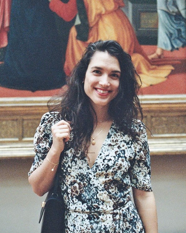 Một trong những thần chú sang chảnh hóa phong cách của phụ nữ Pháp chính là váy áo cổ chữ V-5