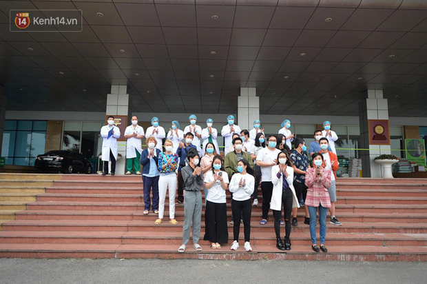 Ảnh: Bệnh nhân thứ 17 và 26 ca mắc Covid-19 khác khỏi bệnh-1