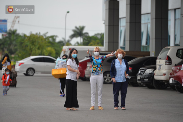 Ảnh: Bệnh nhân thứ 17 và 26 ca mắc Covid-19 khác khỏi bệnh-5