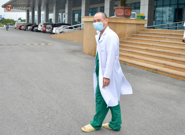 Ảnh: Bệnh nhân thứ 17 và 26 ca mắc Covid-19 khác khỏi bệnh-8