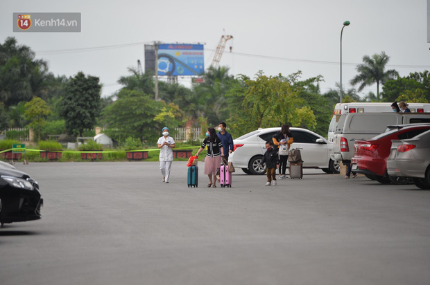 Ảnh: Bệnh nhân thứ 17 và 26 ca mắc Covid-19 khác khỏi bệnh-10