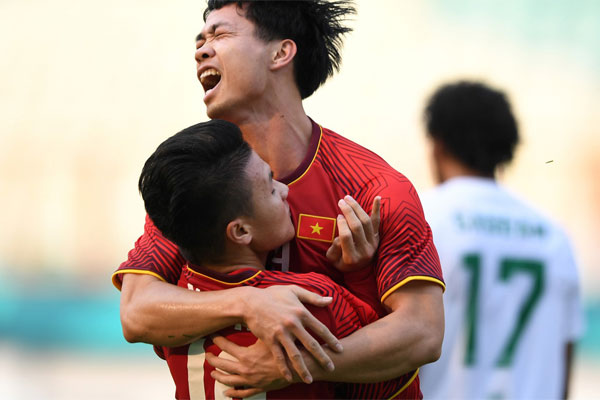 V-League đình trệ vì Covid-19: Ai giữ lương, ai giảm lương?-4