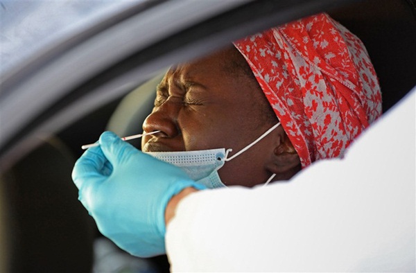 Chùm ảnh cuộc sống người dân khắp thế giới khi Covid-19 phủ bóng toàn cầu: Yên ắng, vắng vẻ lạ thường nhưng tuyệt đối không từ bỏ hy vọng-6