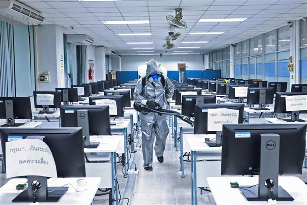 Chùm ảnh cuộc sống người dân khắp thế giới khi Covid-19 phủ bóng toàn cầu: Yên ắng, vắng vẻ lạ thường nhưng tuyệt đối không từ bỏ hy vọng-19